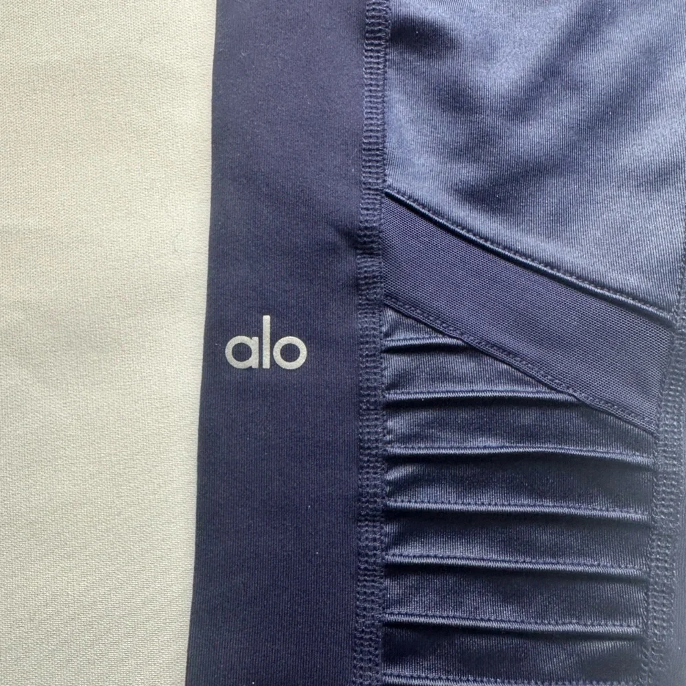 ALO navy low rise leggings. Size small